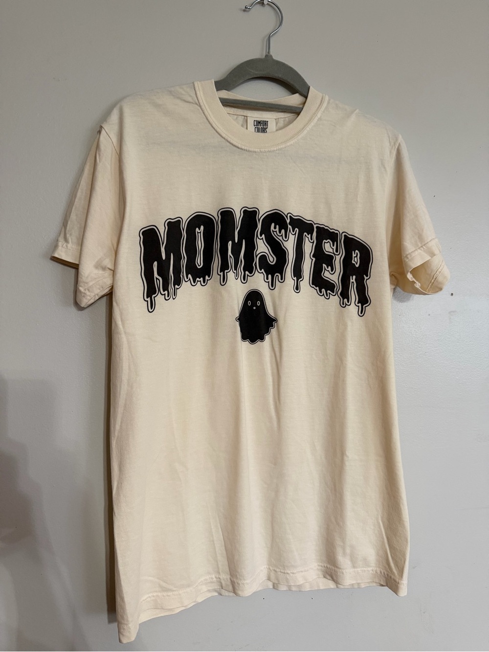 Comfort Colors Cream Graphic 'MOMSTER' Tee